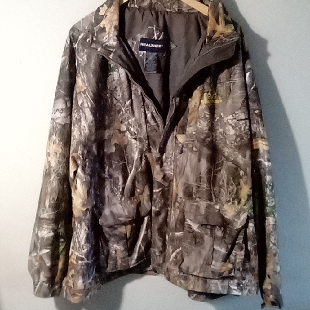 Realtree edge 2XL Spring/ Fall jacket. Hardly worn.
